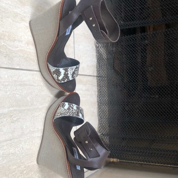 Steve Madden wedges w/ linen sac fabric wedge. - Picture 4 of 6